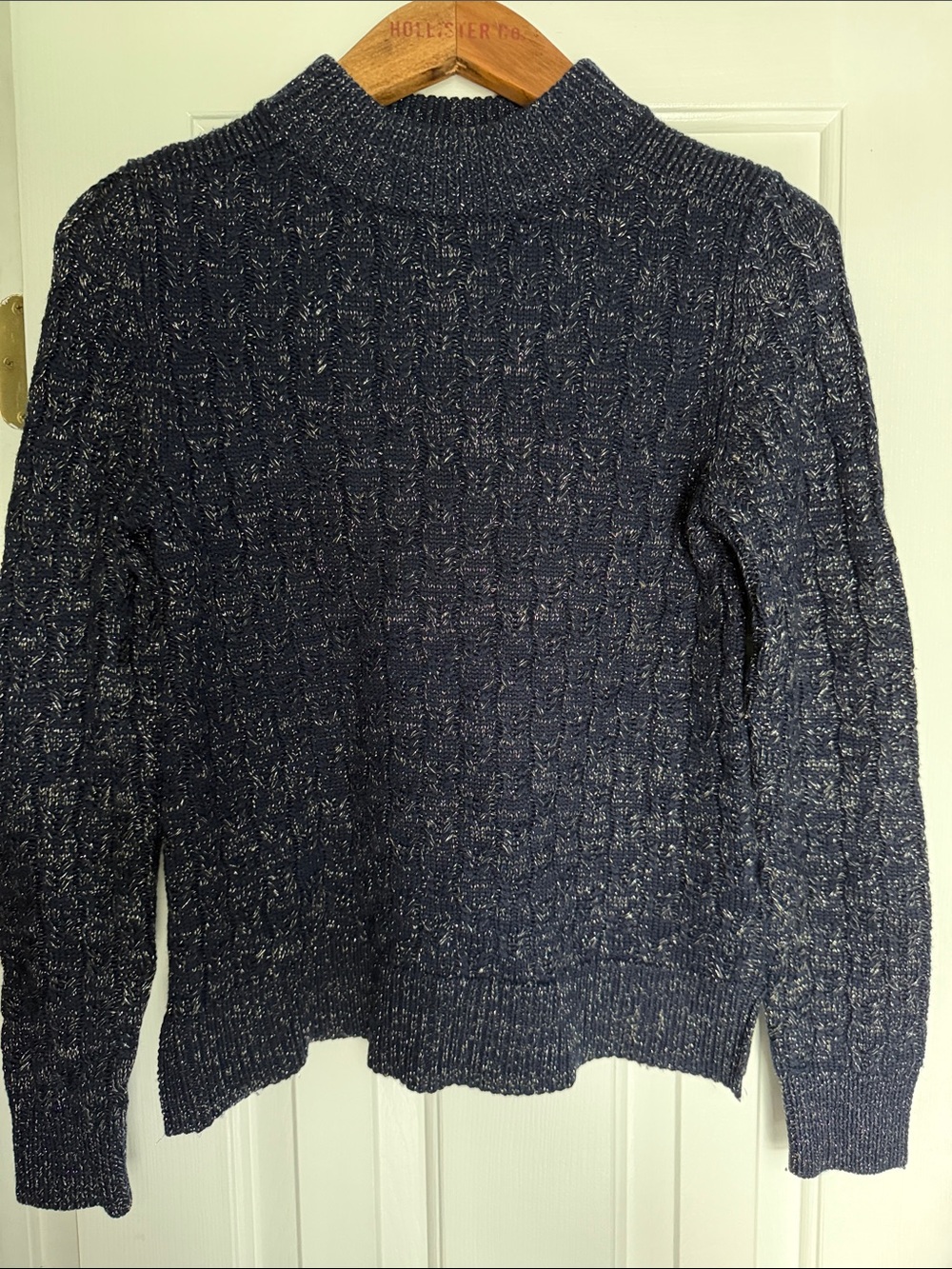 APC women’s Dk Blue Cable Knit Wool Blend Sweater w/Gold thread Mock Neck. Sz S